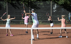 Løft din tennisundervisning: Gør tennis sjovt, simpelt og tilpasset alle niveauer